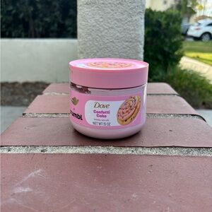 Dove x crumbl Confetti Cake Body Scrub - Pink